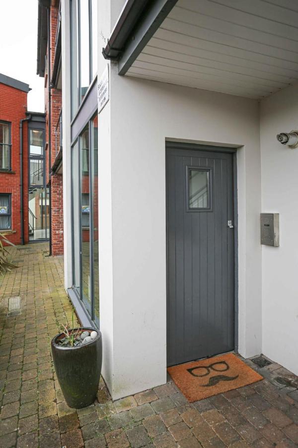 Funky City Apartment - Secure Parking - Wifi - Sleeps 6 - No Parties Belfast Exterior foto