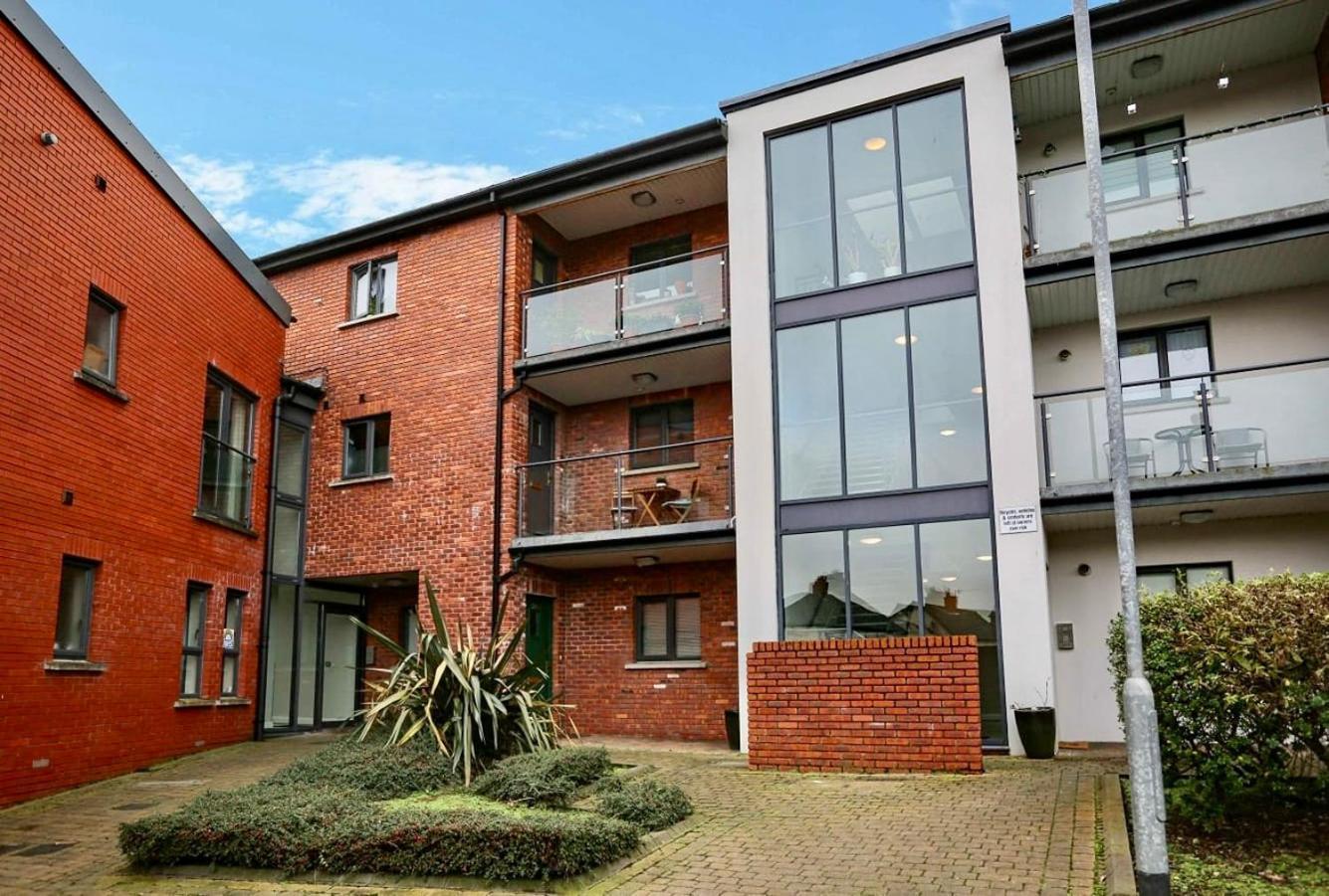 Funky City Apartment - Secure Parking - Wifi - Sleeps 6 - No Parties Belfast Exterior foto